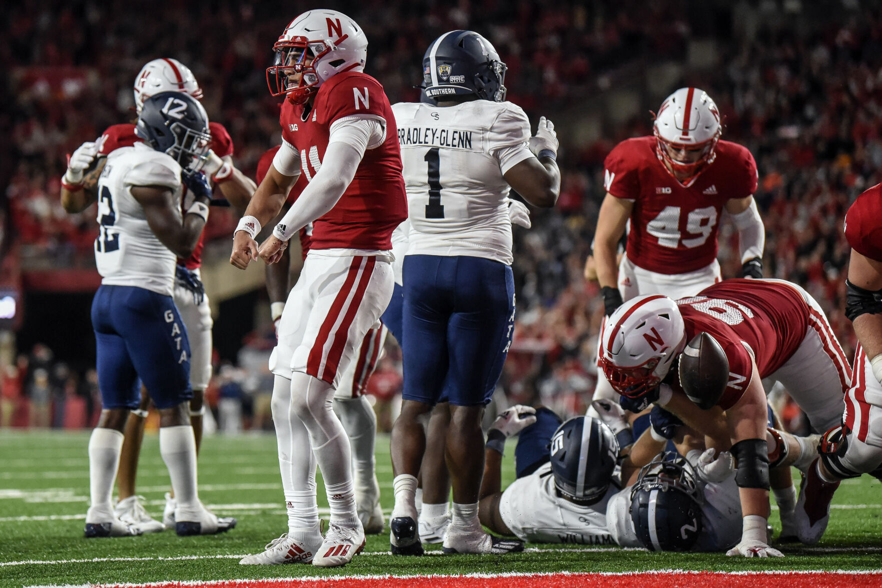 091122-HuskerFball4.jpg